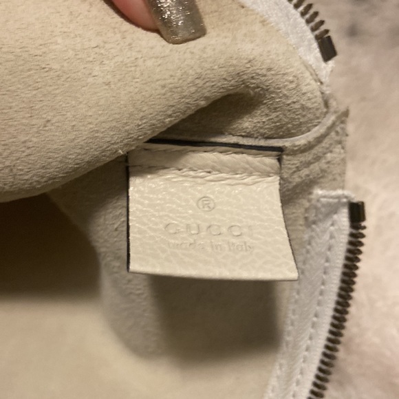 Authentic GUCCI pouch bag.  Barely used, extremely clean. - Picture 5 of 8